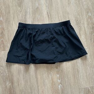 Aqua Green brand black swim skirt